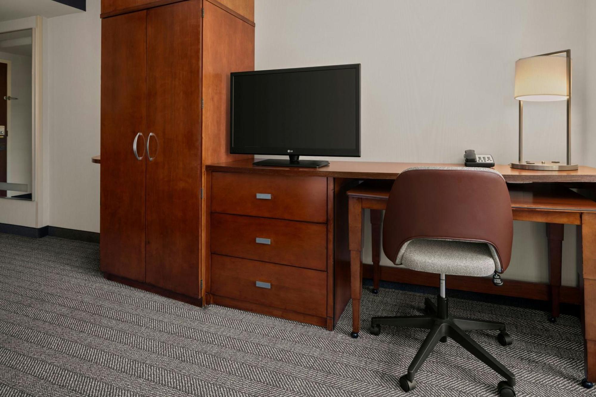 Courtyard By Marriott Halifax Downtown Hotel Екстериор снимка