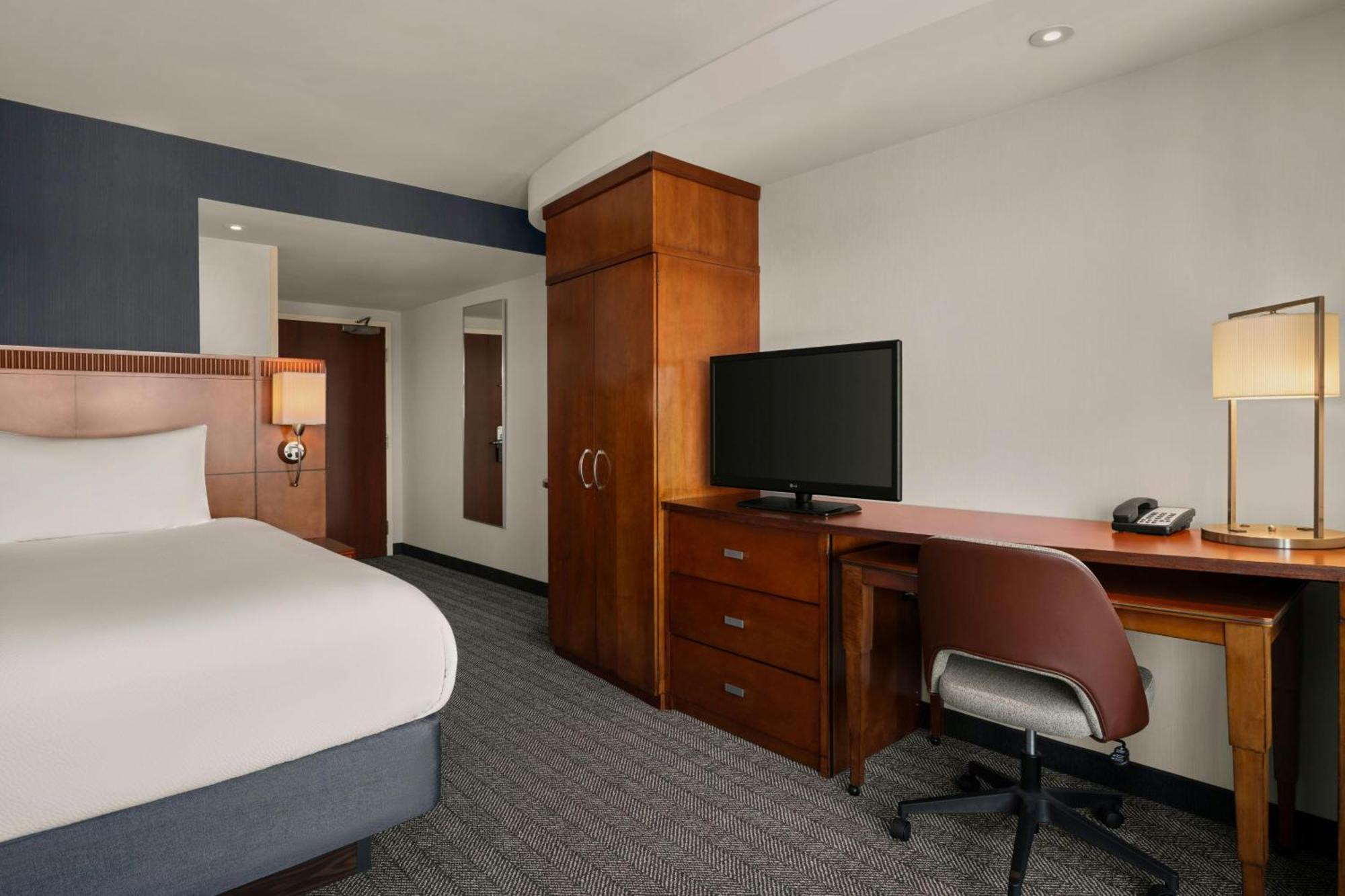 Courtyard By Marriott Halifax Downtown Hotel Екстериор снимка