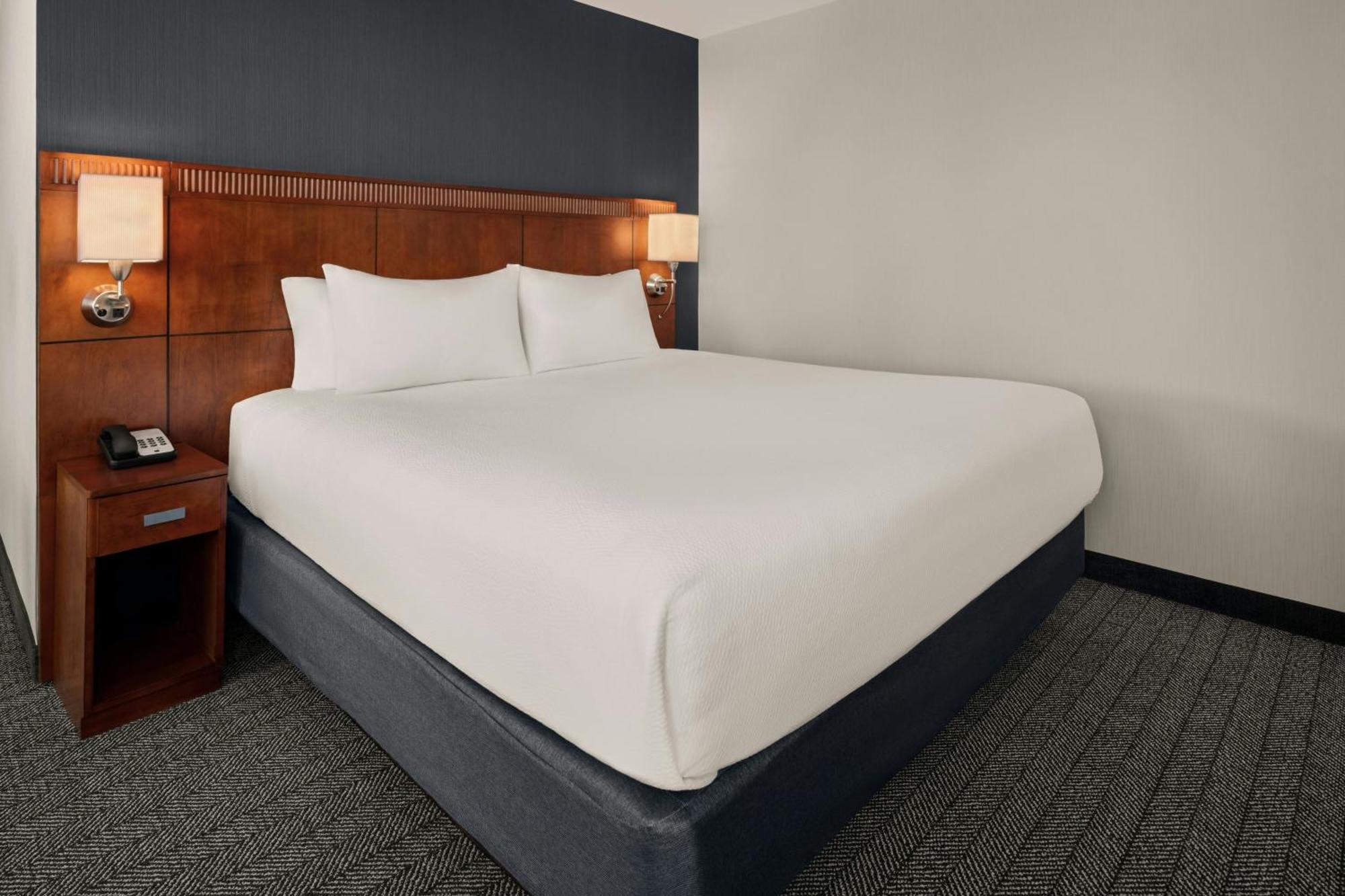 Courtyard By Marriott Halifax Downtown Hotel Екстериор снимка