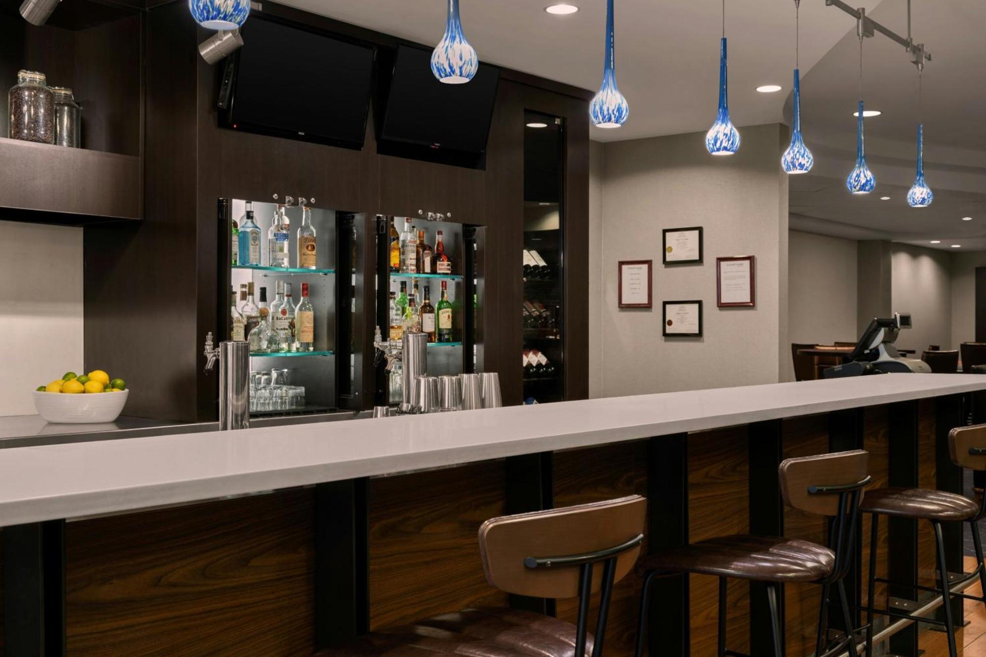 Courtyard By Marriott Halifax Downtown Hotel Екстериор снимка