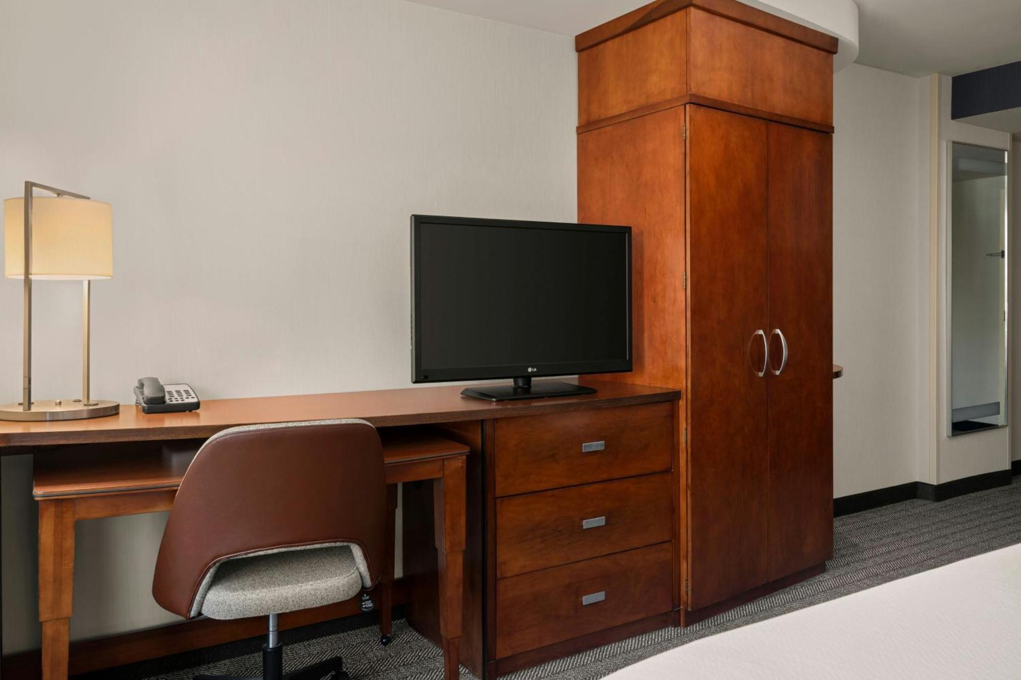 Courtyard By Marriott Halifax Downtown Hotel Екстериор снимка
