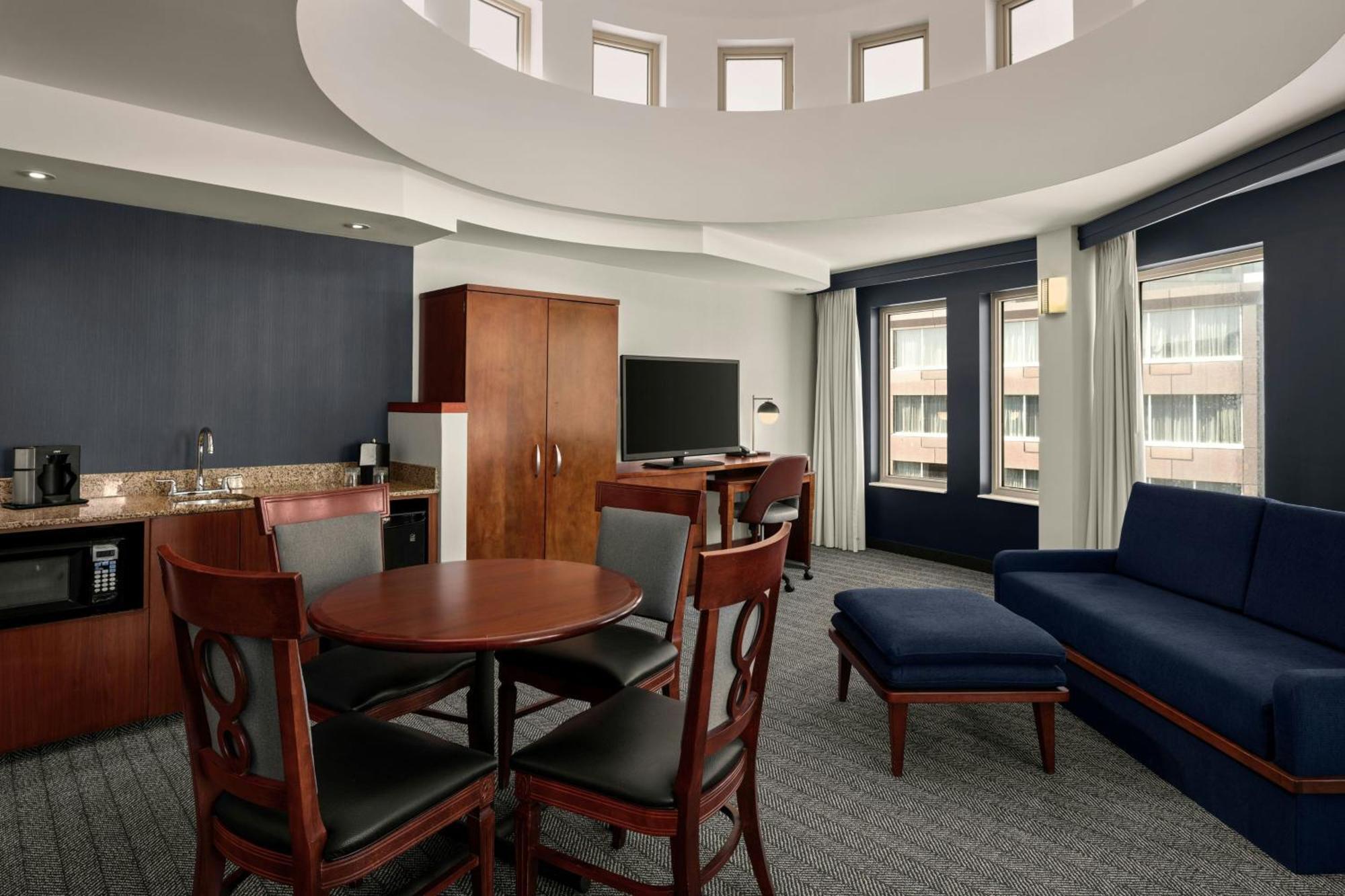 Courtyard By Marriott Halifax Downtown Hotel Екстериор снимка