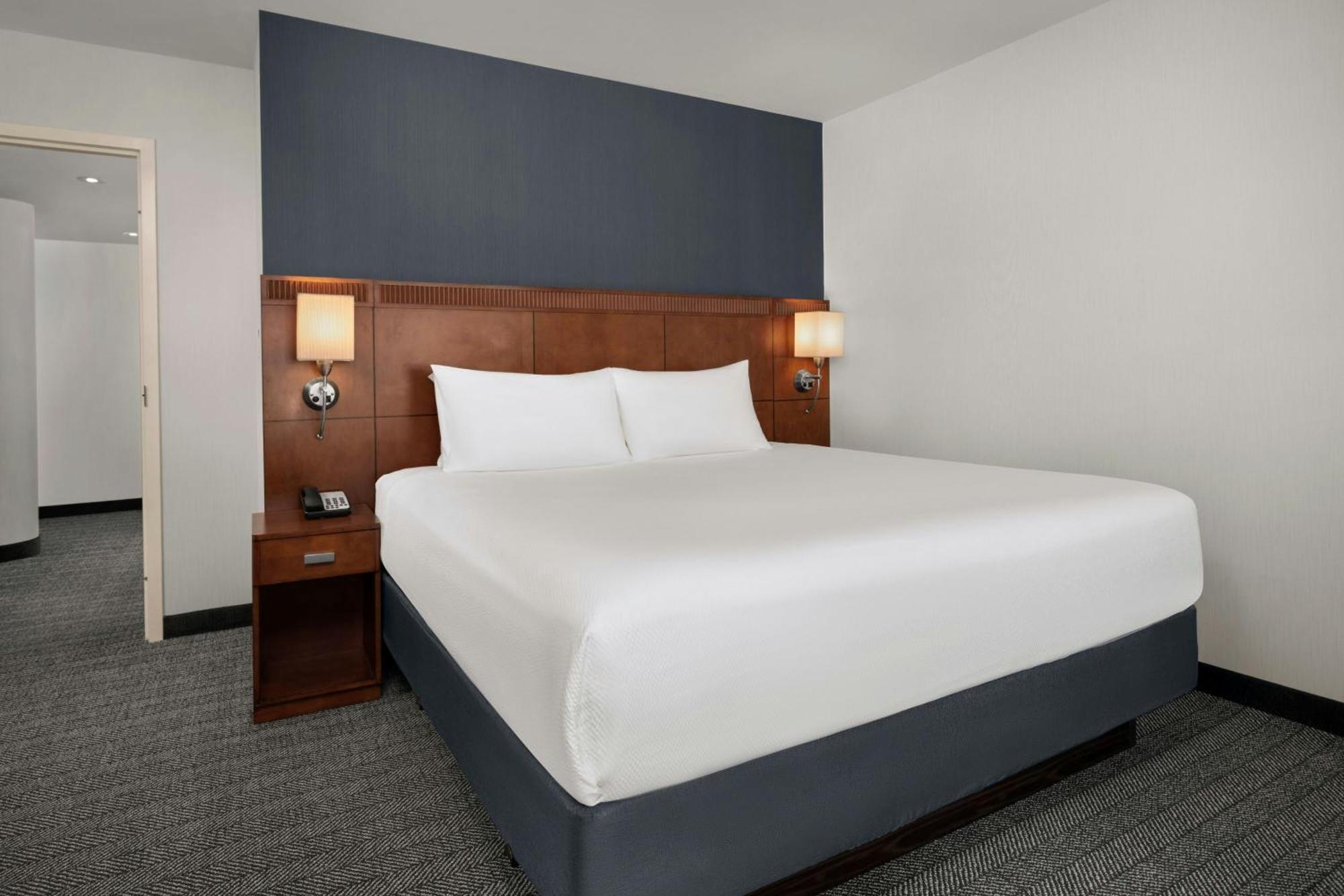 Courtyard By Marriott Halifax Downtown Hotel Екстериор снимка