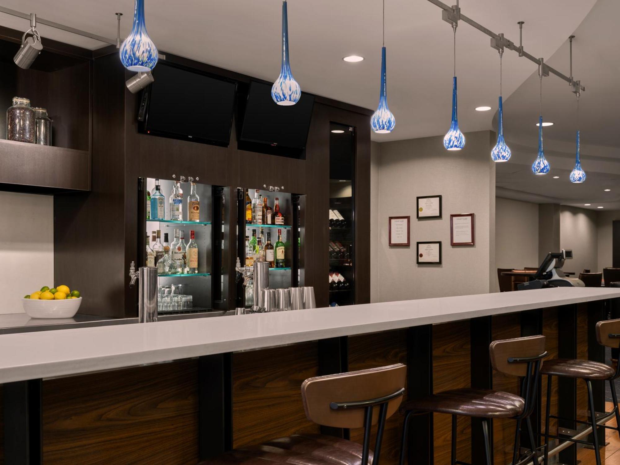 Courtyard By Marriott Halifax Downtown Hotel Екстериор снимка