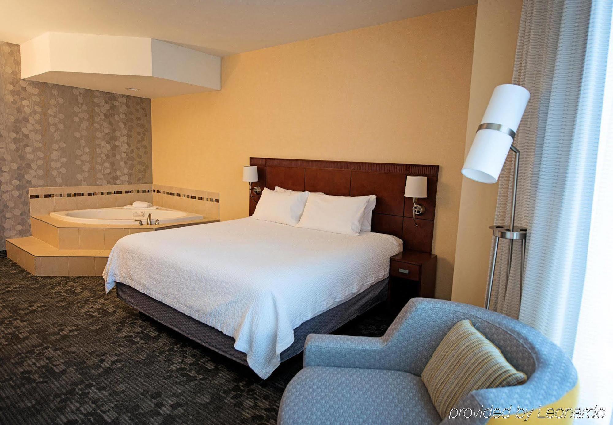Courtyard By Marriott Halifax Downtown Hotel Екстериор снимка